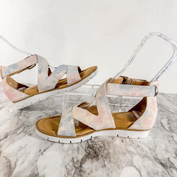 Sofft Mirabelle Sandal Womens Size 9 Low Wedge Suede White Pastel Strappy Comfy - Picture 6 of 10